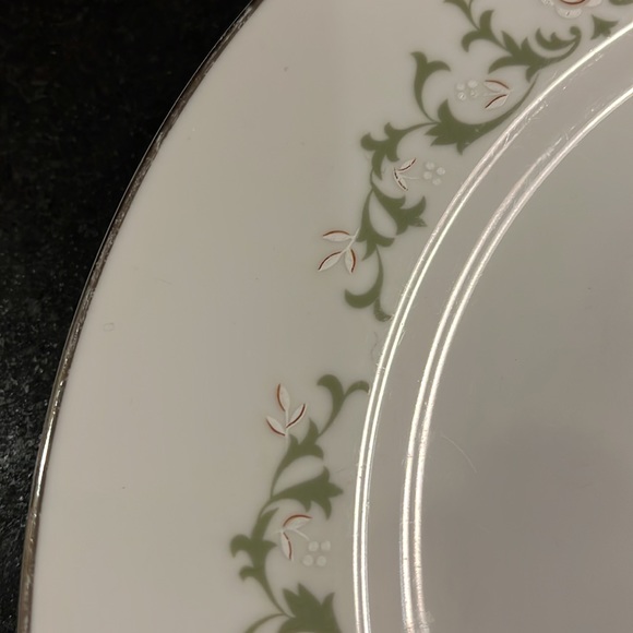 Dinner Plate - Vintage SHEFFIELD FINE CHINA in the Elegance Pattern - Picture 3 of 7